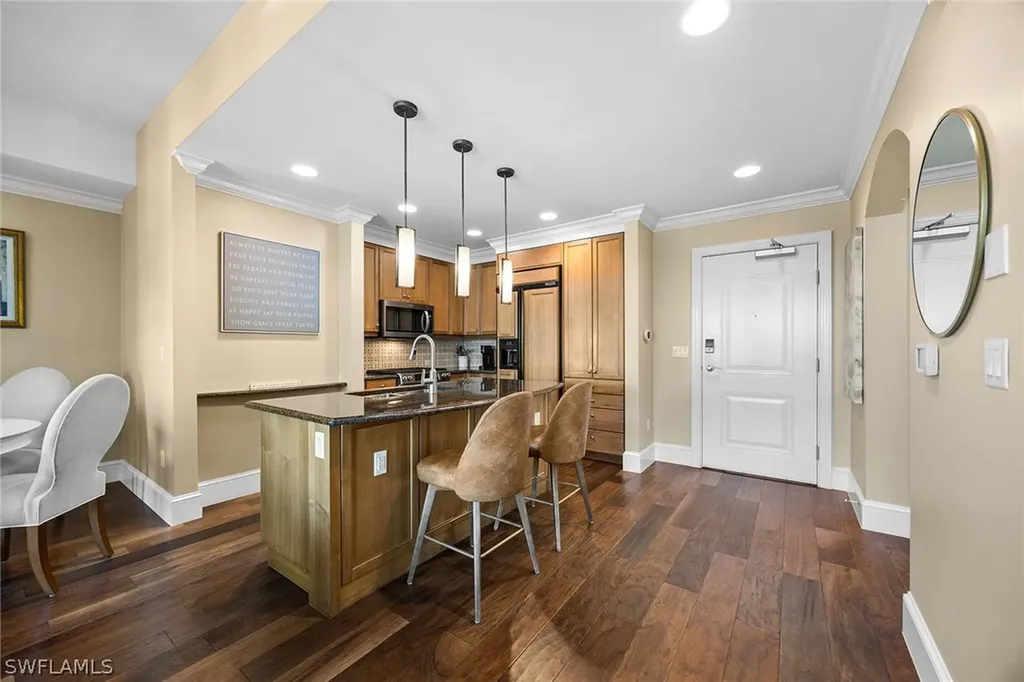 9123 Strada Place Naples FL 34108