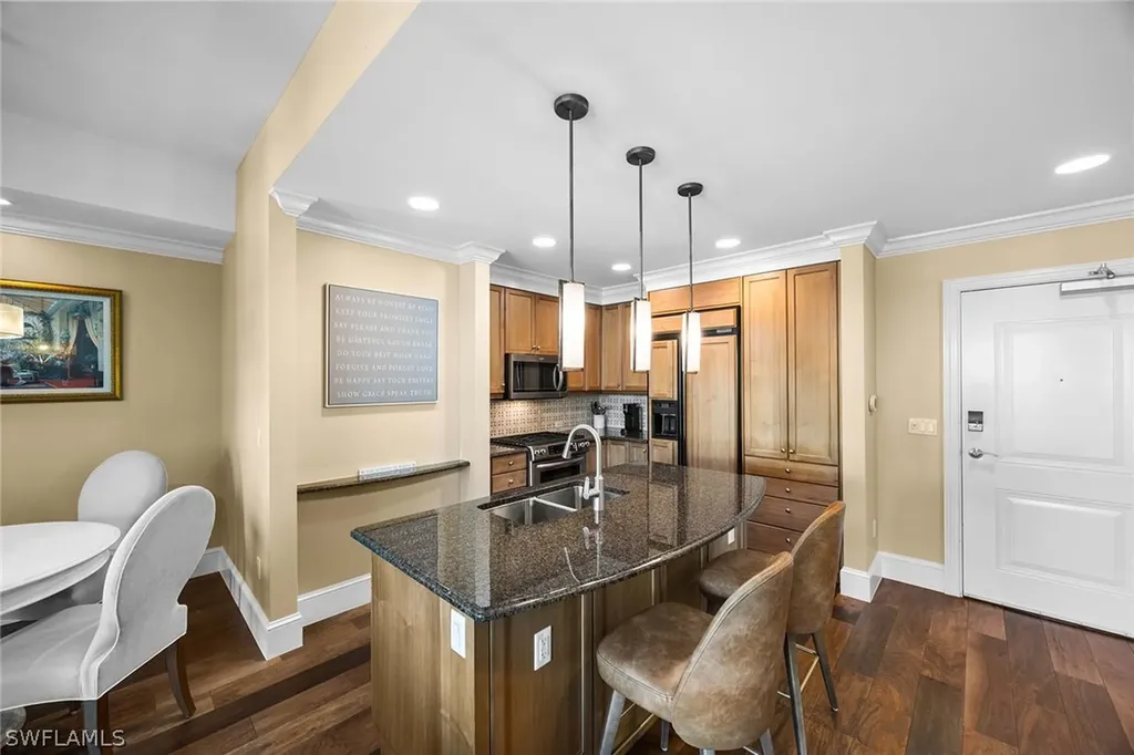 9123 Strada Place Naples FL 34108