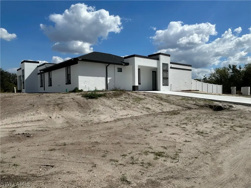 836/838 Milwaukee Boulevard Lehigh Acres FL 33974