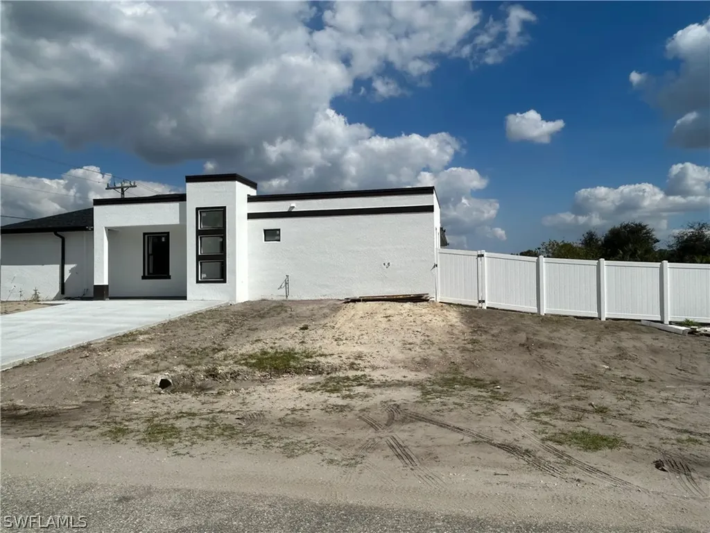 836/838 Milwaukee Boulevard Lehigh Acres FL 33974