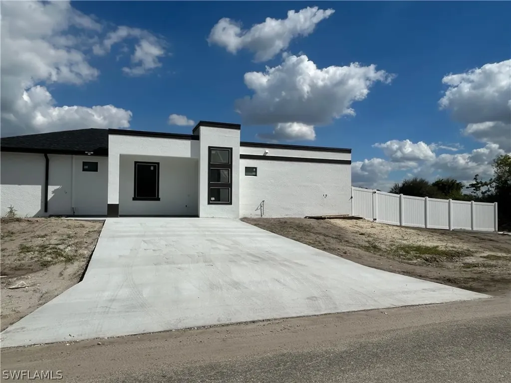 836/838 Milwaukee Boulevard Lehigh Acres FL 33974