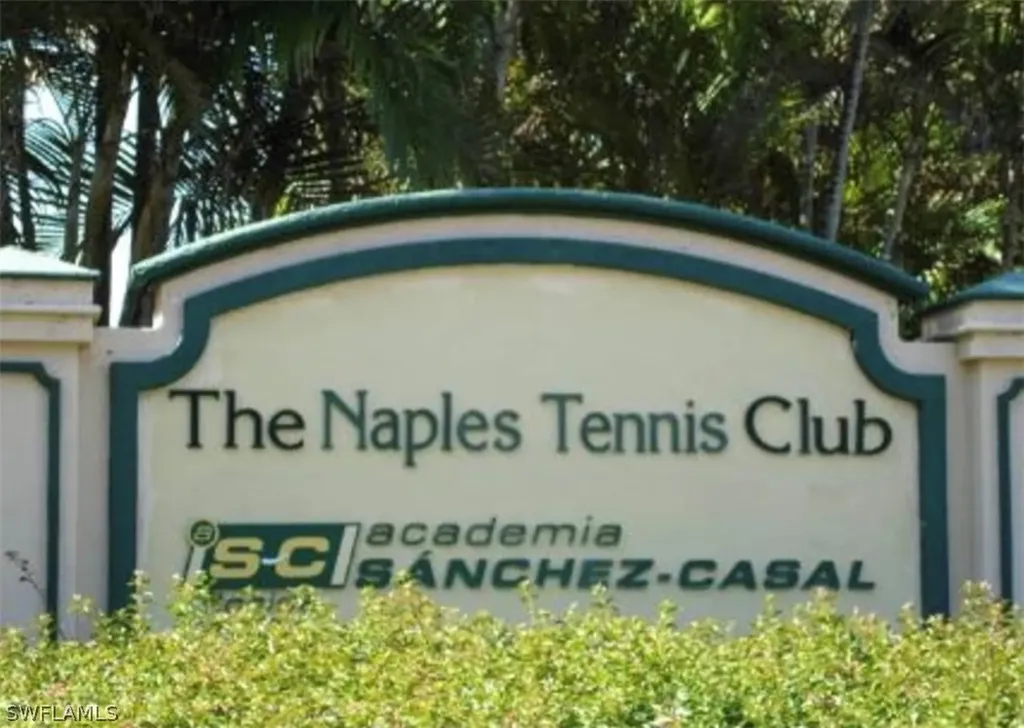 1645 Spoonbill Lane Naples FL 34105