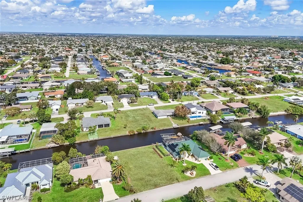 2005 Ottersrest Lane Cape Coral FL 33990