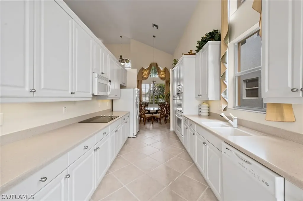 1520 Pacaya Cove Naples FL 34119