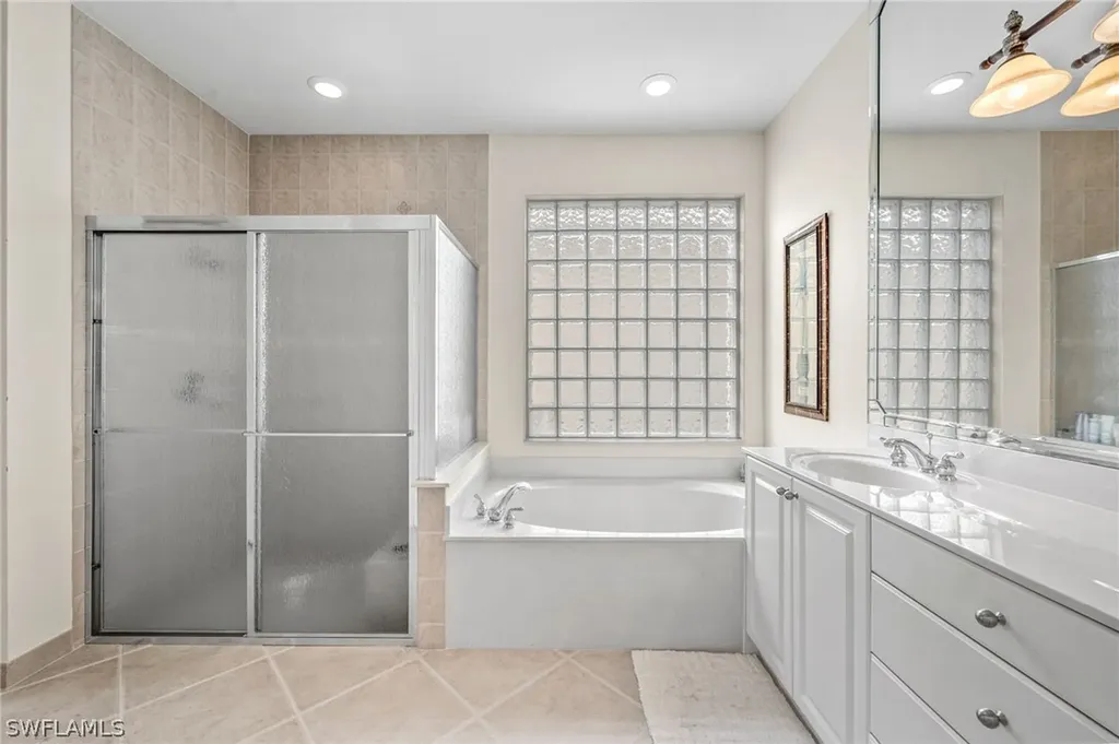 1520 Pacaya Cove Naples FL 34119