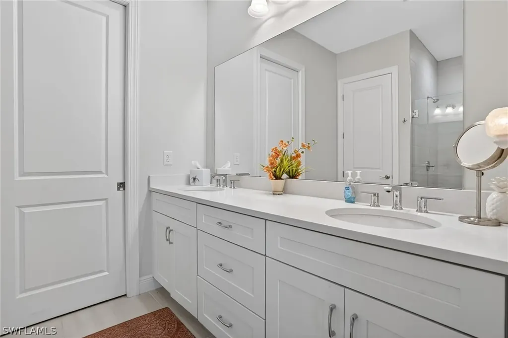 9195 Cayman Drive Naples FL 34114