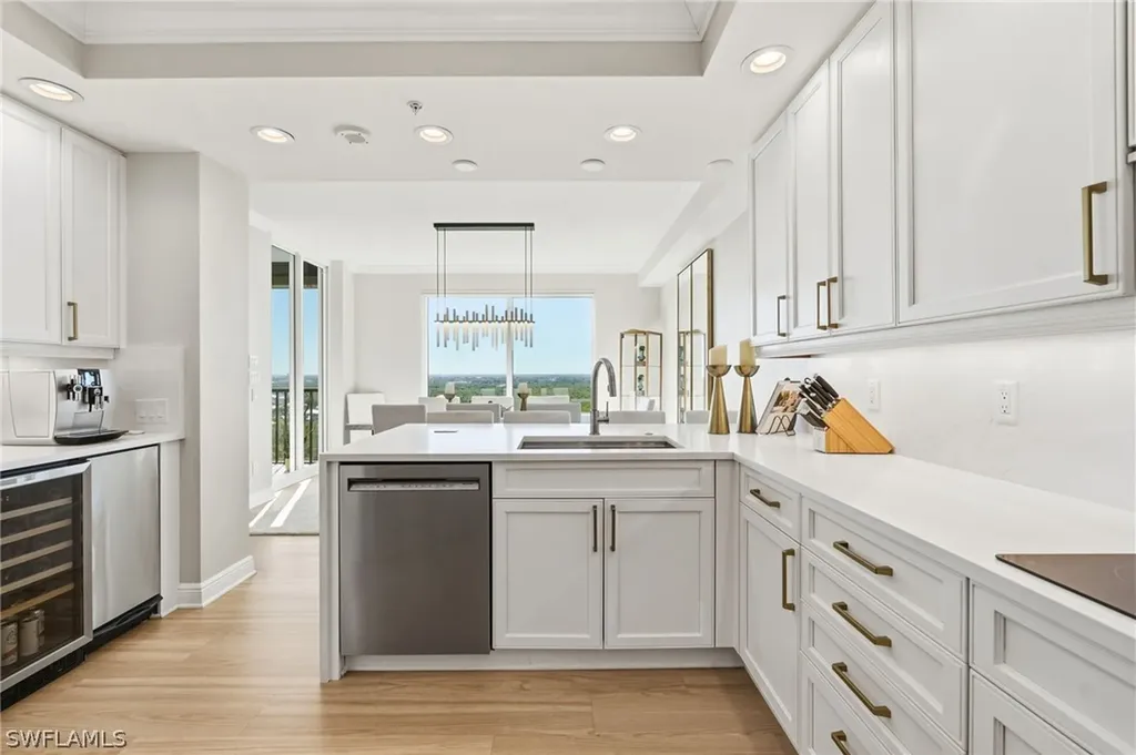 445 Cove Tower Drive Naples FL 34110