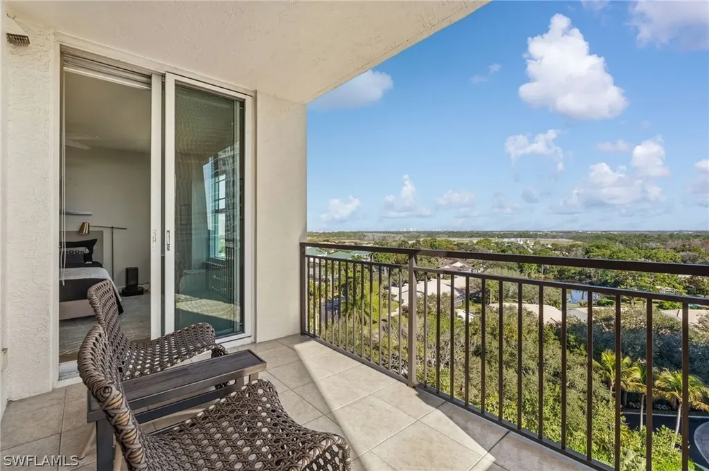 445 Cove Tower Drive Naples FL 34110