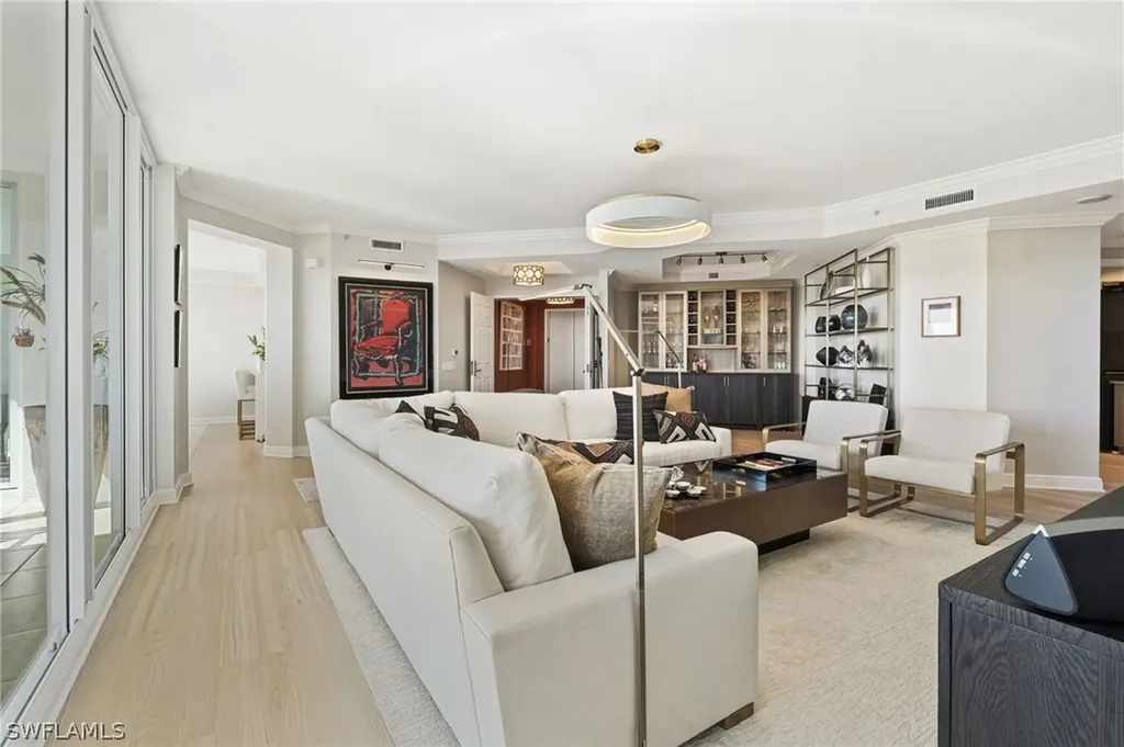 445 Cove Tower Drive Naples FL 34110