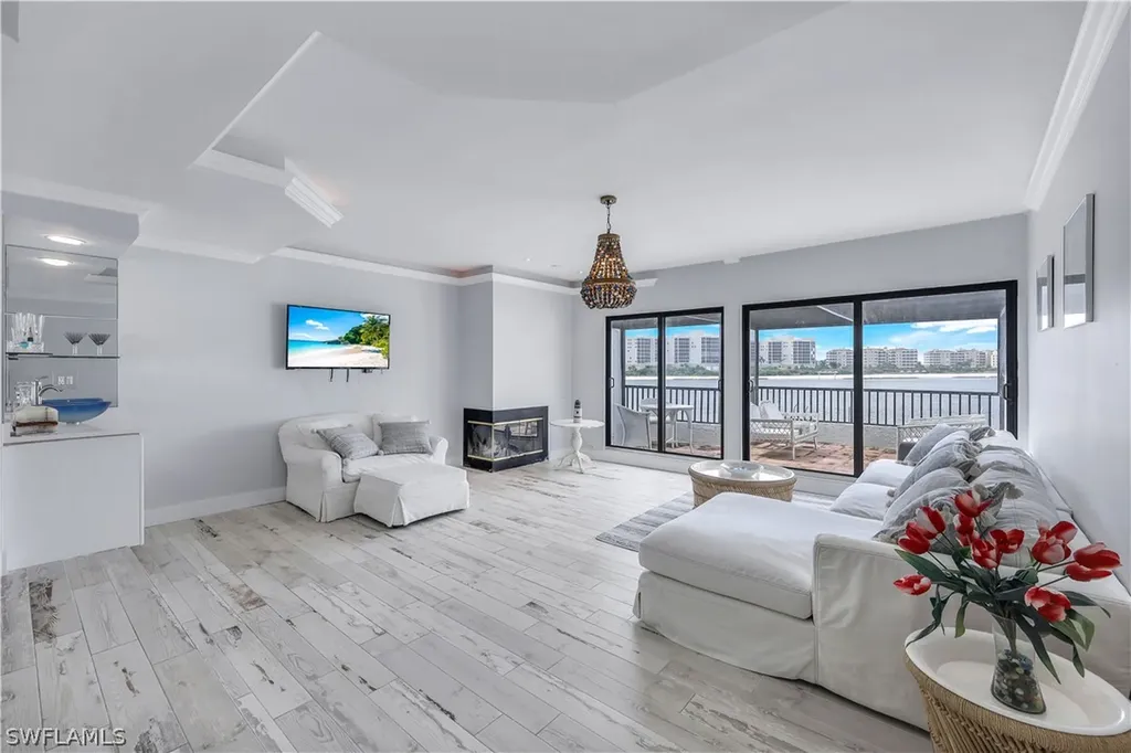 410 La Peninsula Boulevard Naples FL 34113