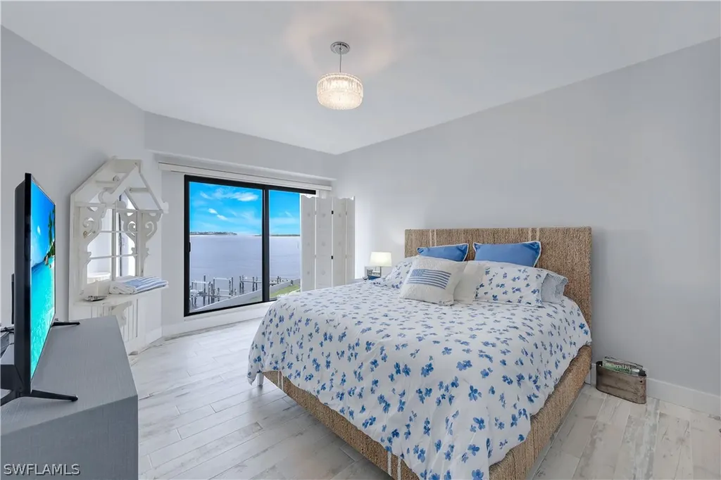 410 La Peninsula Boulevard Naples FL 34113