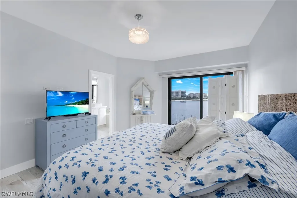 410 La Peninsula Boulevard Naples FL 34113