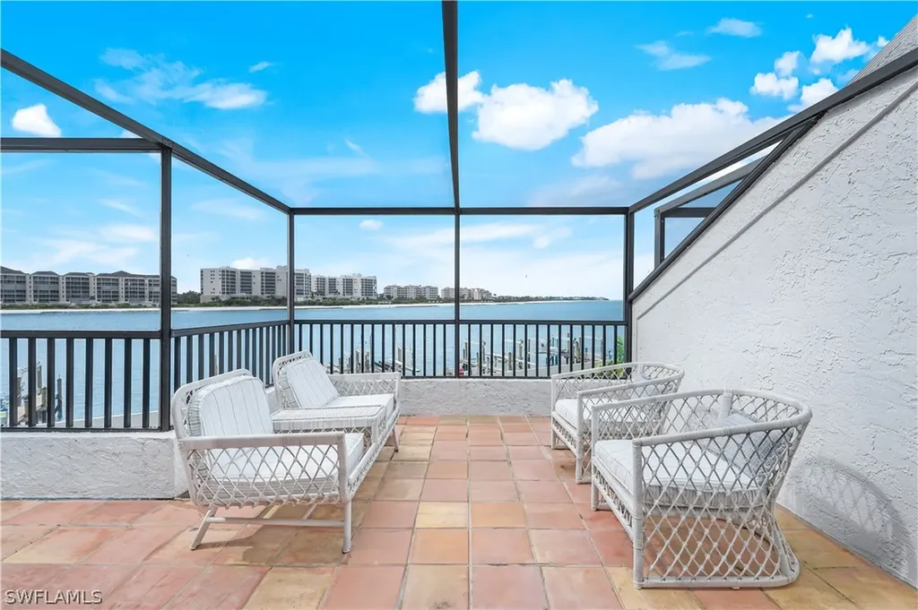 410 La Peninsula Boulevard Naples FL 34113