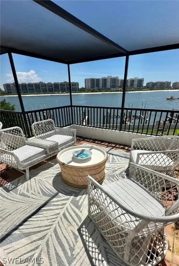 410 La Peninsula Boulevard Naples FL 34113