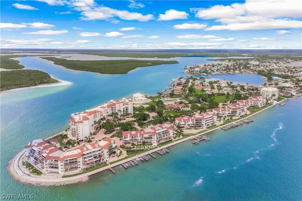 410 La Peninsula Boulevard Naples FL 34113