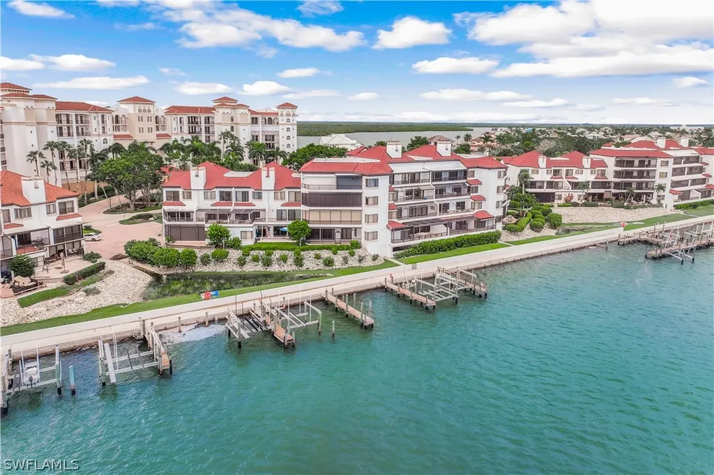 410 La Peninsula Boulevard Naples FL 34113