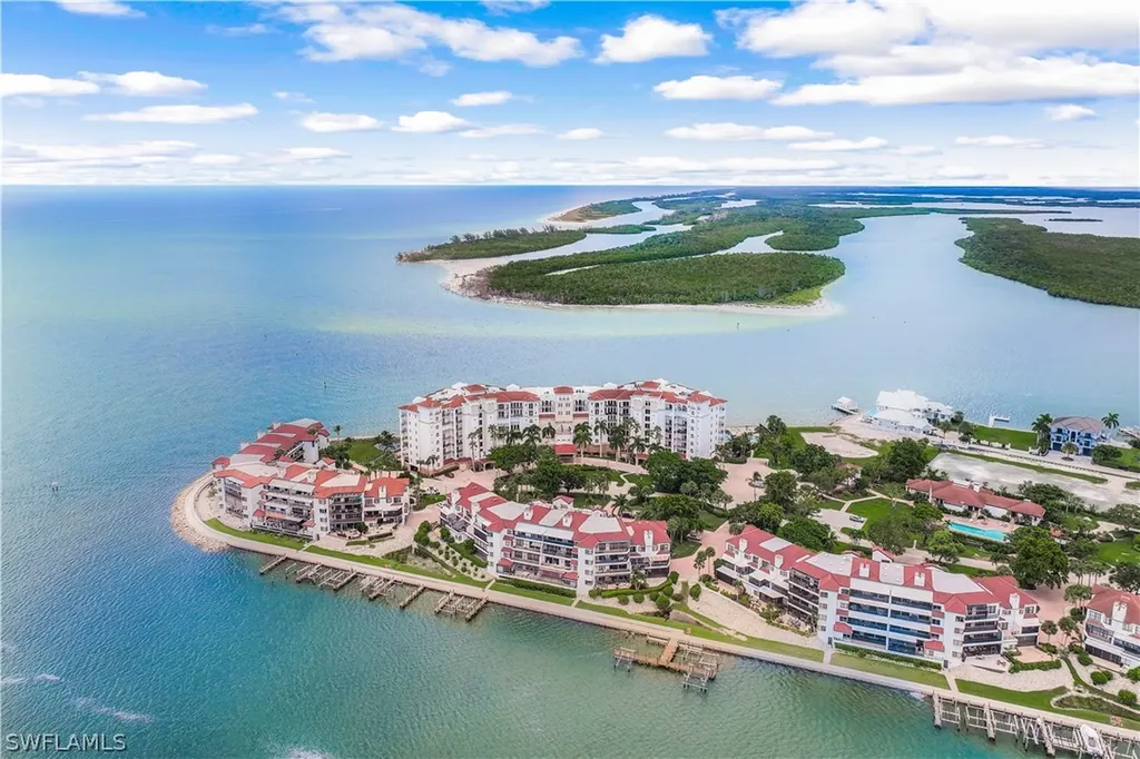 410 La Peninsula Boulevard Naples FL 34113
