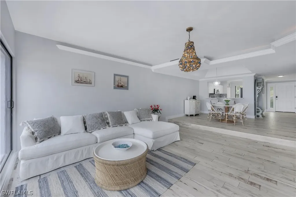 410 La Peninsula Boulevard Naples FL 34113