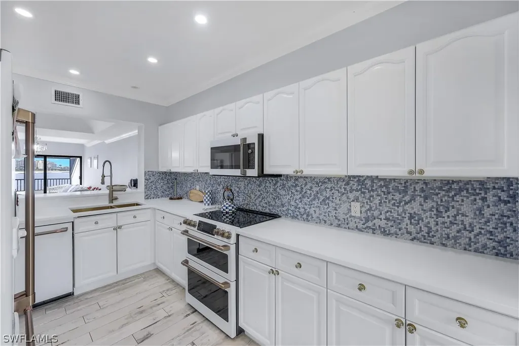 410 La Peninsula Boulevard Naples FL 34113
