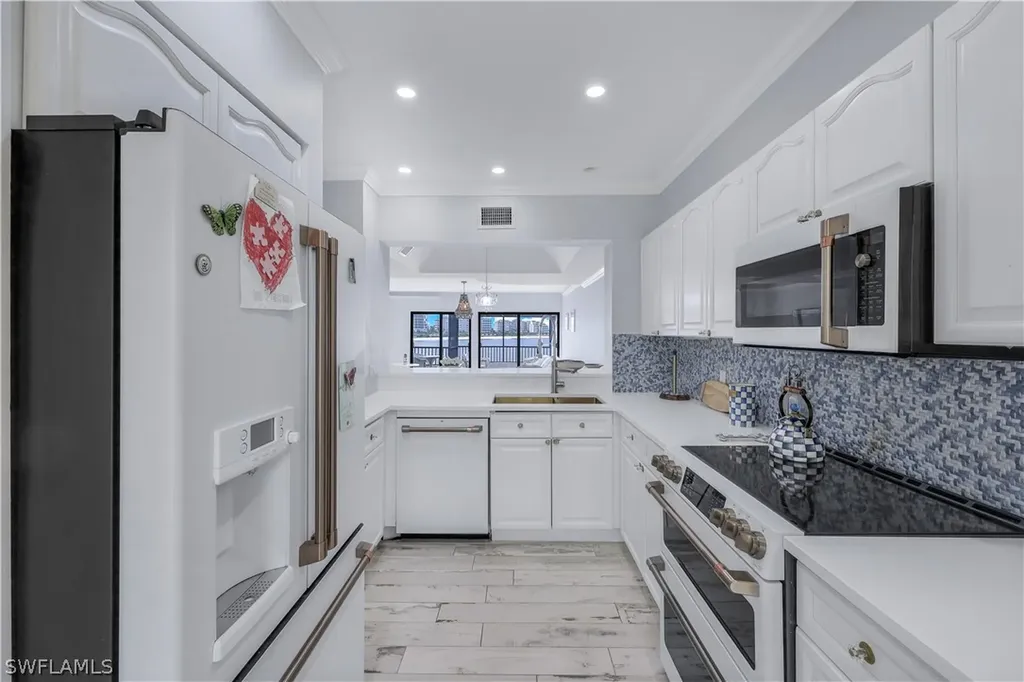 410 La Peninsula Boulevard Naples FL 34113
