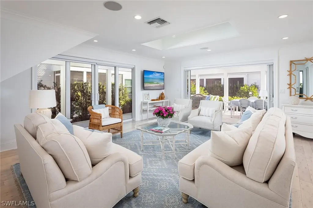 Naples FL, 230 6TH Avenue S, Unit 12