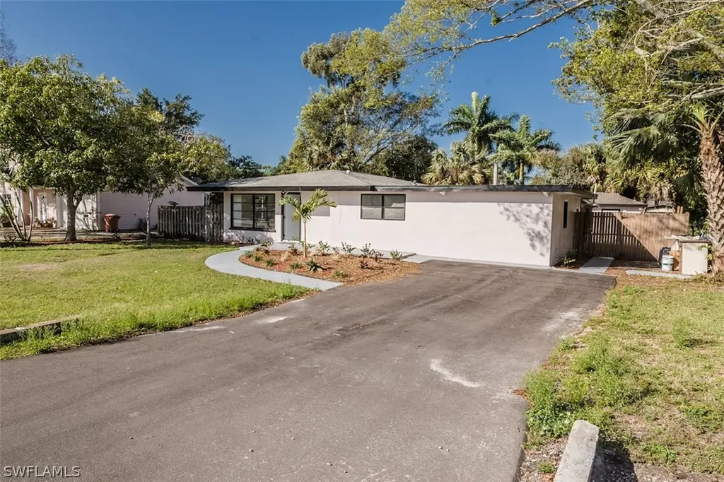 4330 Deleon Street Fort Myers FL 33901