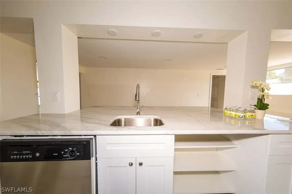4330 Deleon Street Fort Myers FL 33901