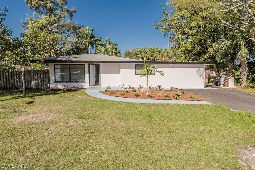 4330 Deleon Street Fort Myers FL 33901
