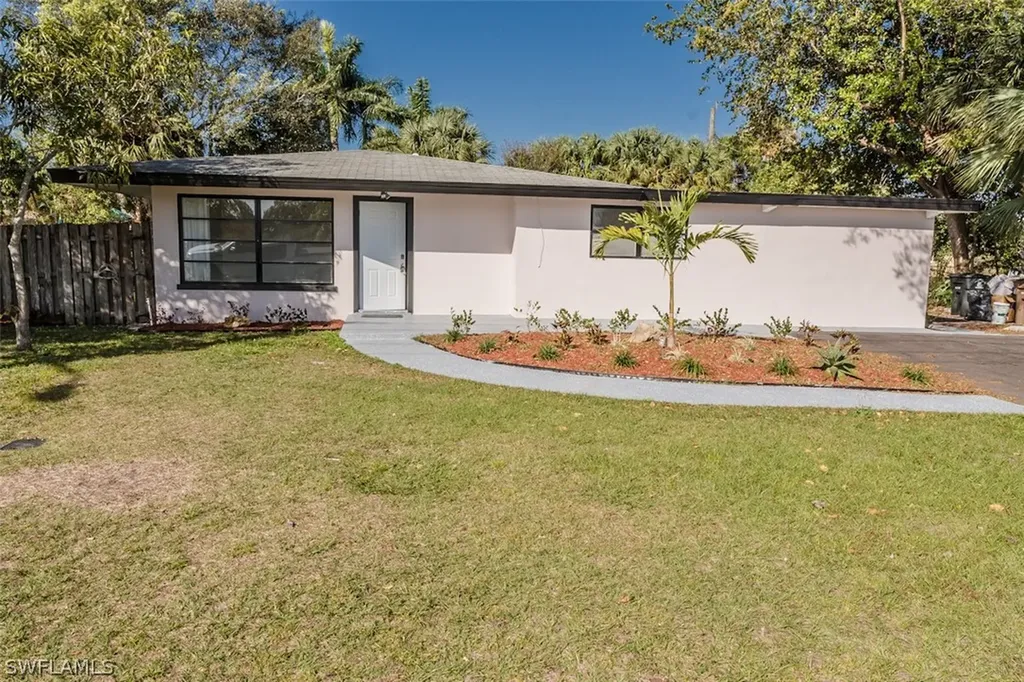 4330 Deleon Street Fort Myers FL 33901
