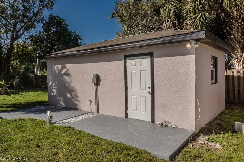4330 Deleon Street Fort Myers FL 33901
