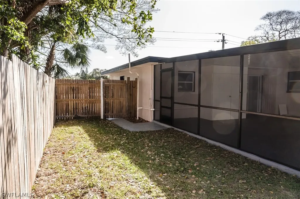 4330 Deleon Street Fort Myers FL 33901