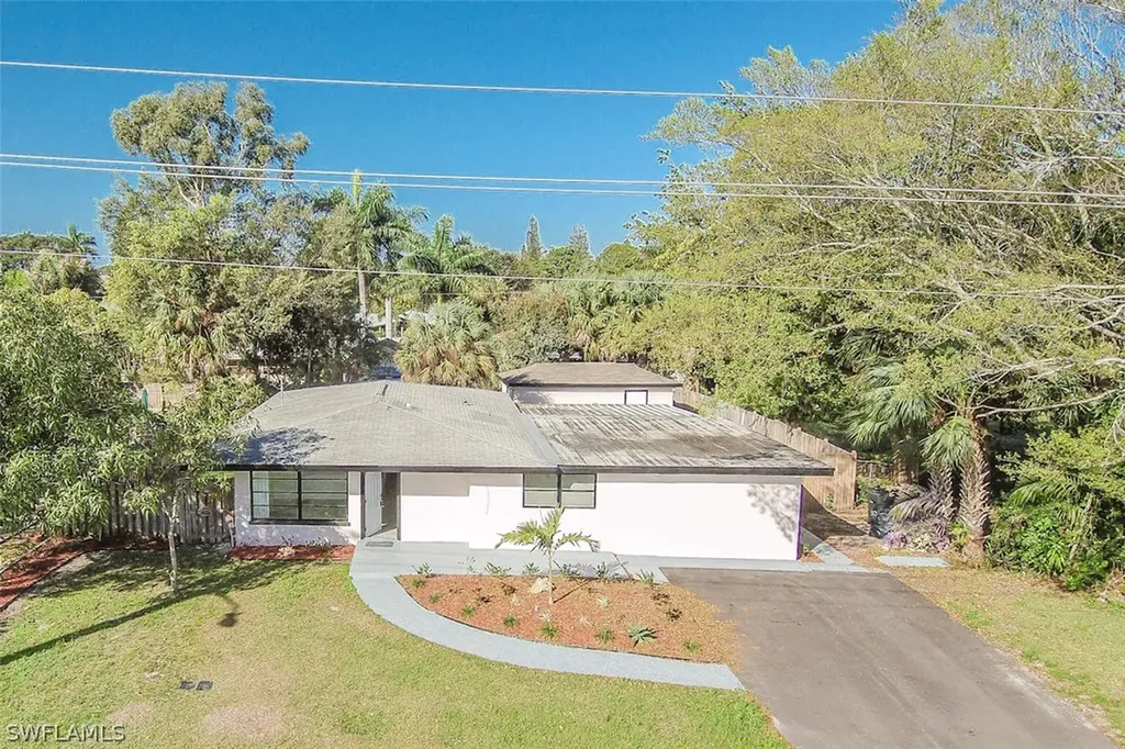 4330 Deleon Street Fort Myers FL 33901
