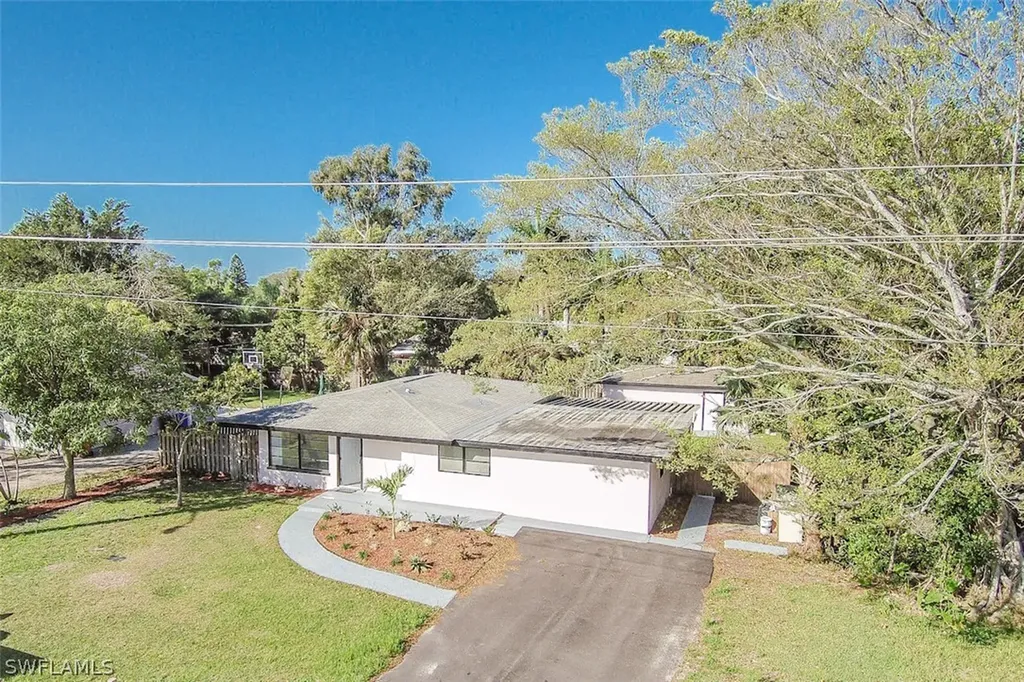 4330 Deleon Street Fort Myers FL 33901