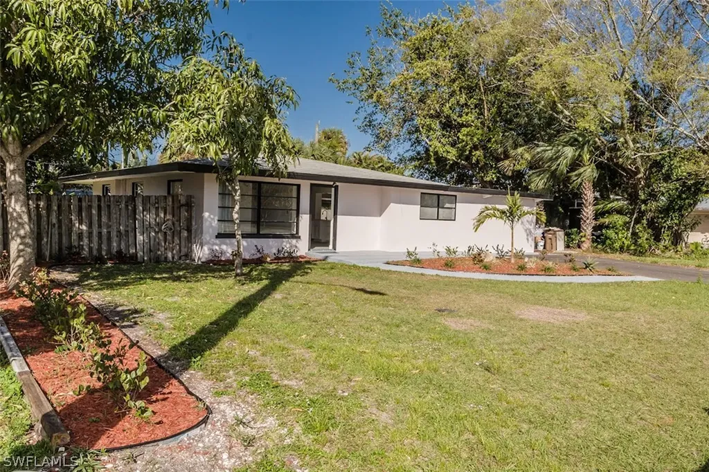 4330 Deleon Street Fort Myers FL 33901