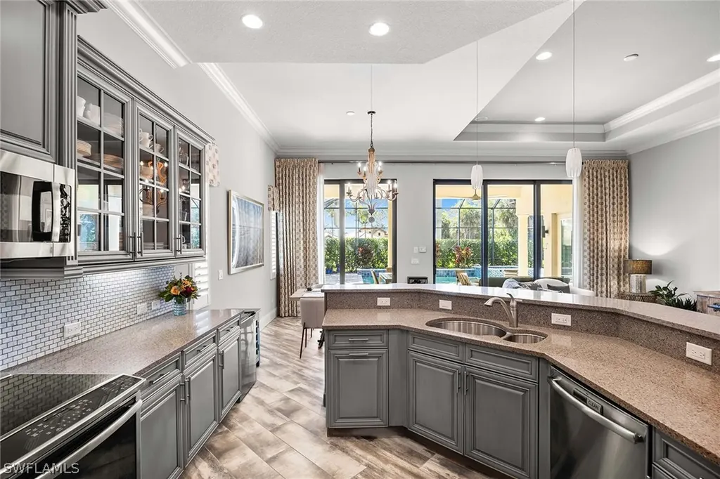 6502 Roma Way Naples FL 34113