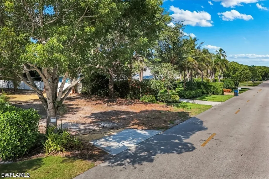 760 1st Avenue N Naples FL 34102