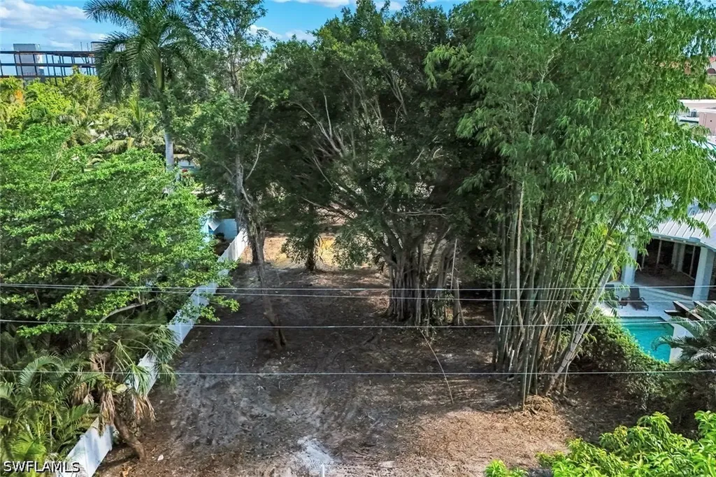 760 1st Avenue N Naples FL 34102