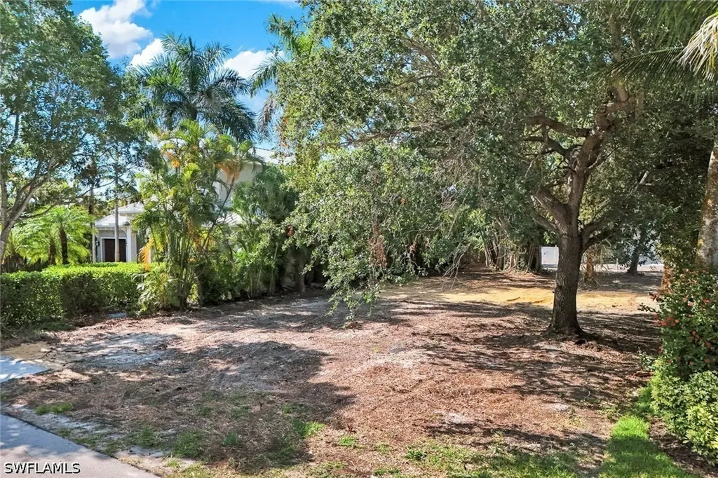 760 1st Avenue N Naples FL 34102