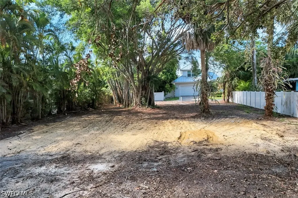 760 1st Avenue N Naples FL 34102