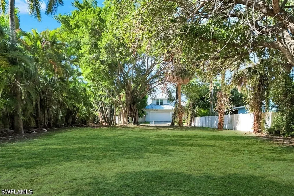 760 1st Avenue N Naples FL 34102