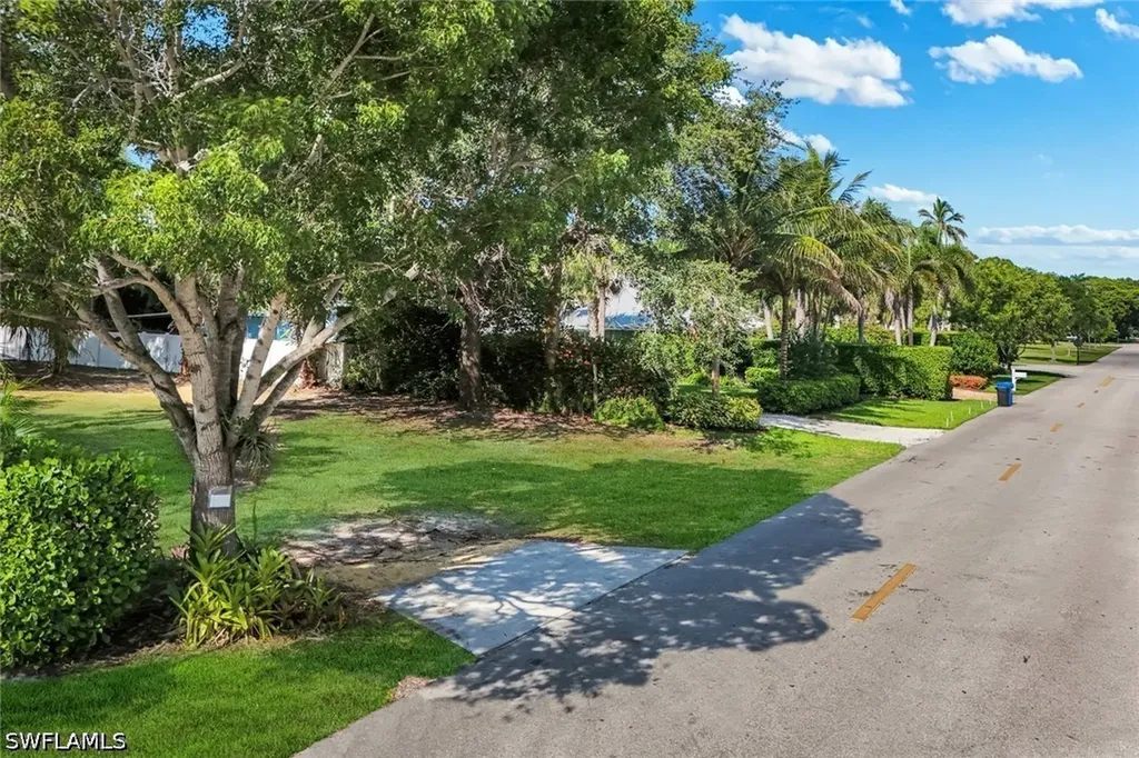 760 1st Avenue N Naples FL 34102