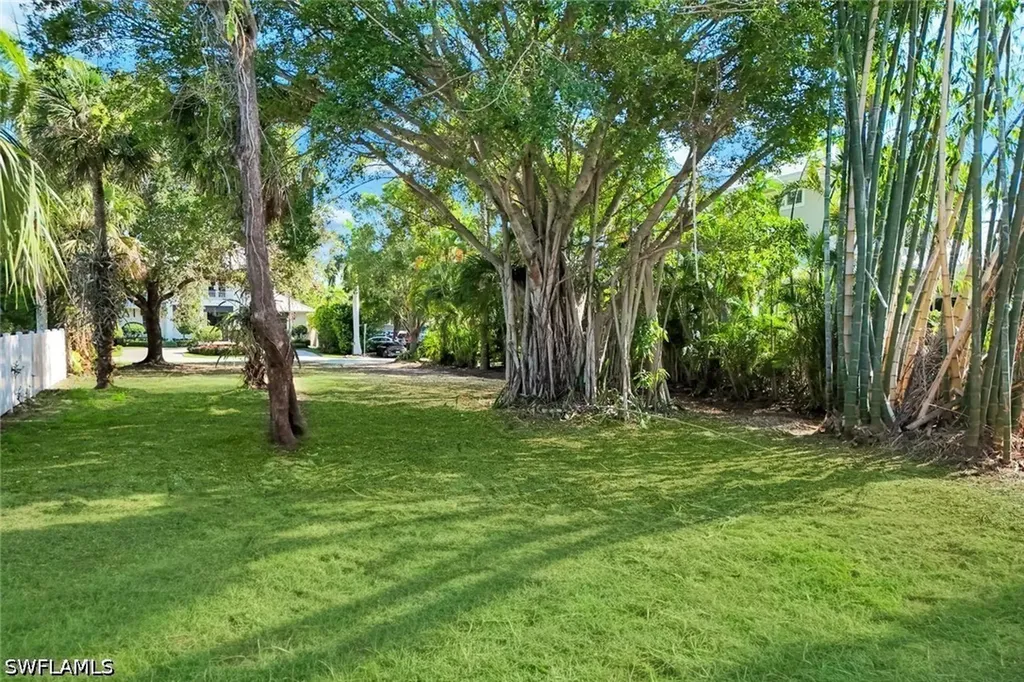 760 1st Avenue N Naples FL 34102