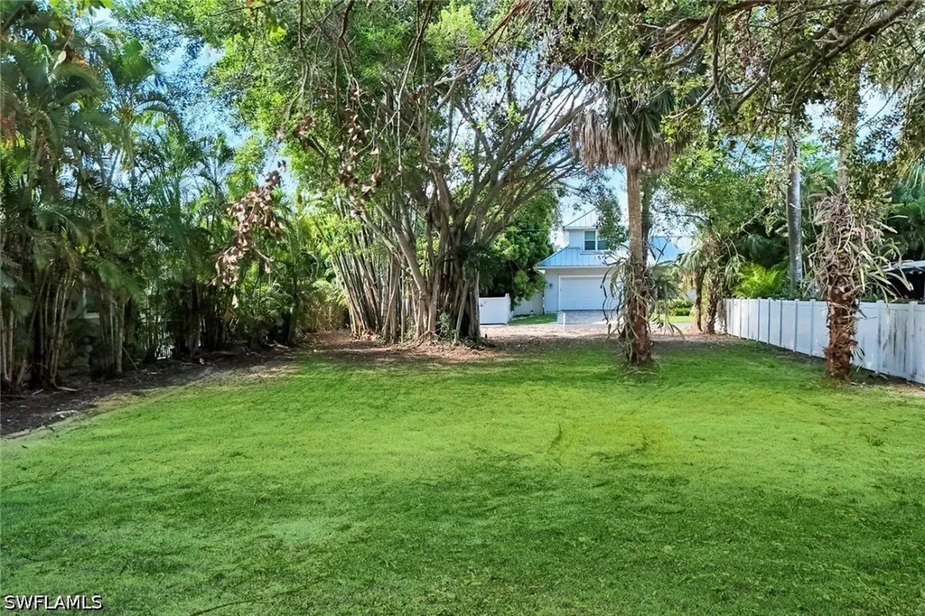 760 1st Avenue N Naples FL 34102