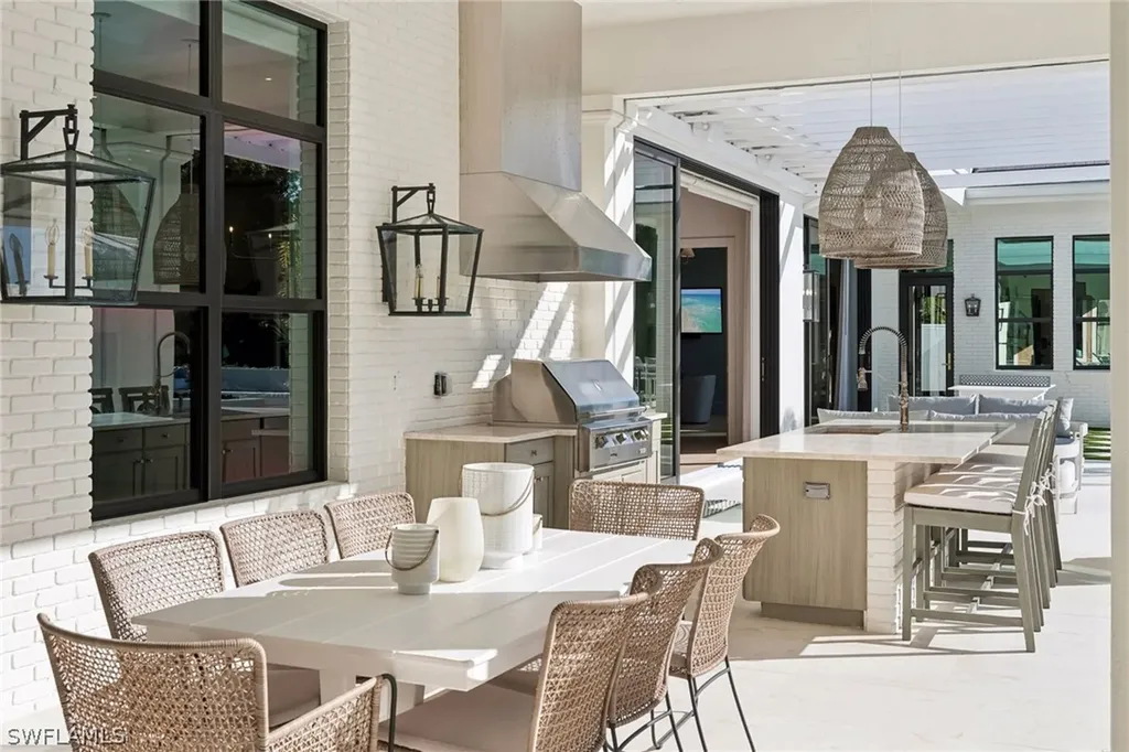 186 North Street Naples FL 34108