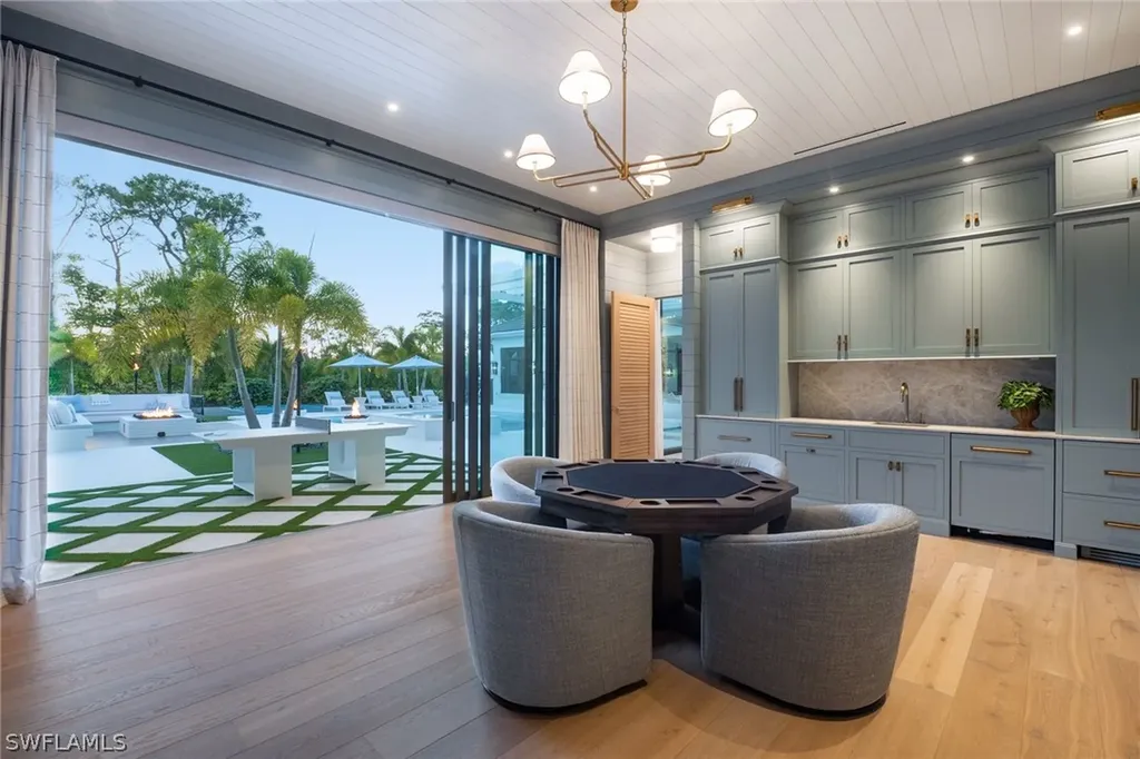 186 North Street Naples FL 34108