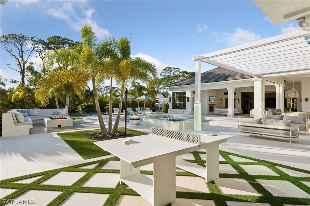 186 North Street Naples FL 34108