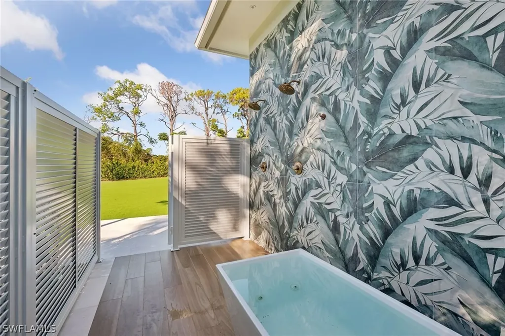 186 North Street Naples FL 34108