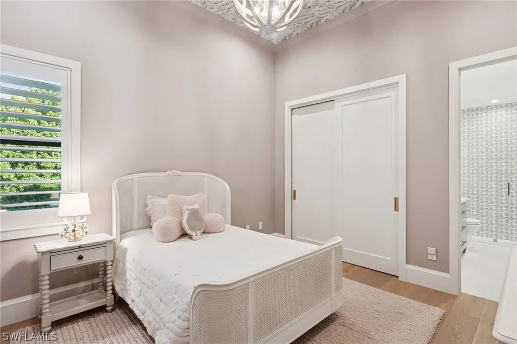 186 North Street Naples FL 34108