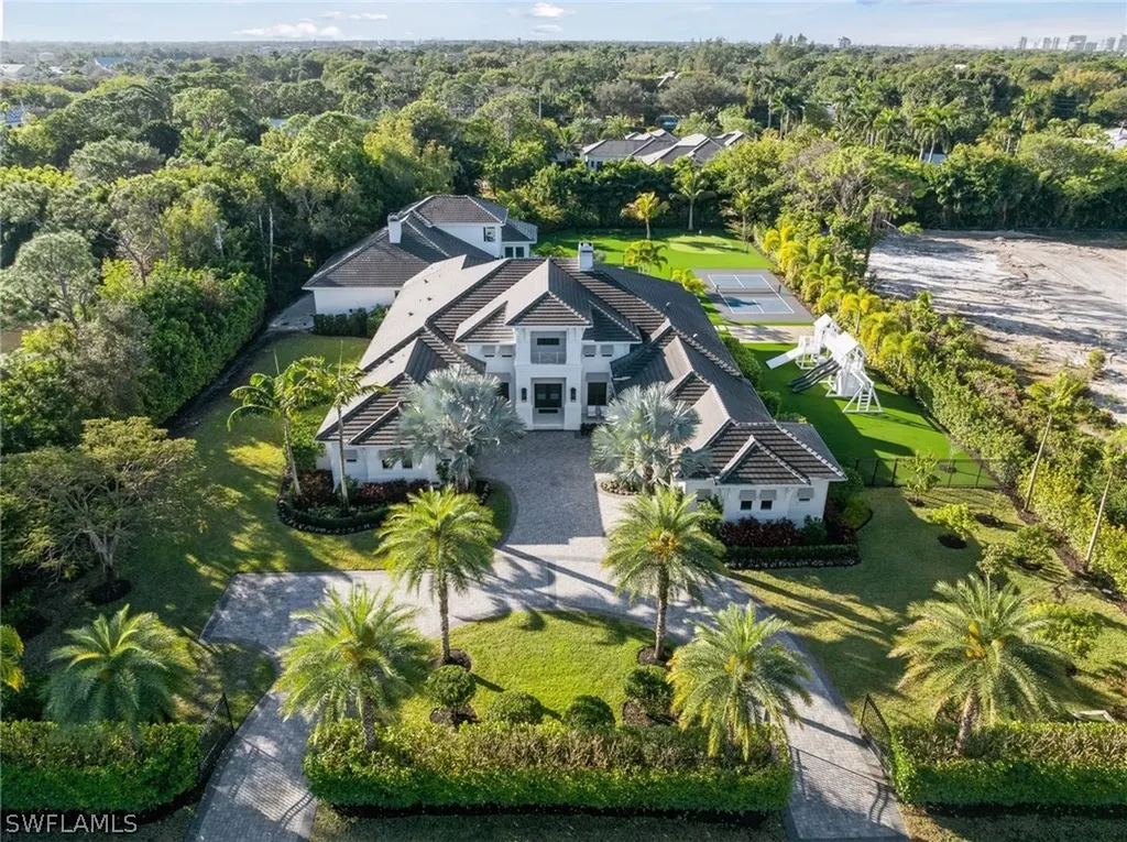 186 North Street Naples FL 34108