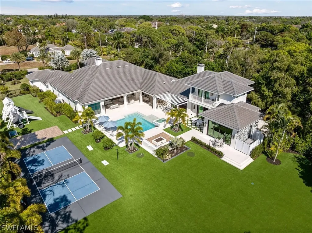 186 North Street Naples FL 34108